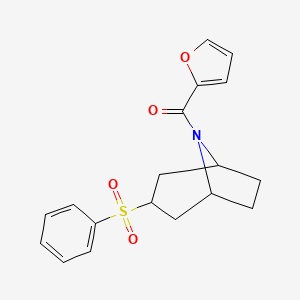 molecular formula C18H19NO4S B2510741 furan-2-yl((1R,5S)-3-(phenylsulfonyl)-8-azabicyclo[3.2.1]octan-8-yl)methanone CAS No. 1797688-16-4