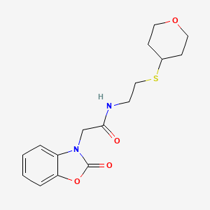 molecular formula C16H20N2O4S B2510803 2-(2-氧代苯并[d]恶唑-3(2H)-基)-N-(2-((四氢-2H-吡喃-4-基)硫代)乙基)乙酰胺 CAS No. 2034484-51-8