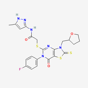 molecular formula C22H21FN6O3S3 B2511139 2-{[6-(4-fluorophenyl)-7-oxo-3-[(oxolan-2-yl)methyl]-2-sulfanylidene-2H,3H,6H,7H-[1,3]thiazolo[4,5-d]pyrimidin-5-yl]sulfanyl}-N-(3-methyl-1H-pyrazol-5-yl)acetamide CAS No. 896690-92-9