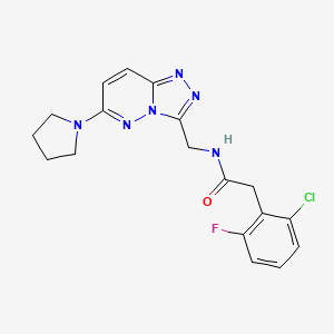 molecular formula C18H18ClFN6O B2511565 2-(2-氯-6-氟苯基)-N-((6-(吡咯烷-1-基)-[1,2,4]三唑并[4,3-b]哒嗪-3-基)甲基)乙酰胺 CAS No. 2034353-01-8