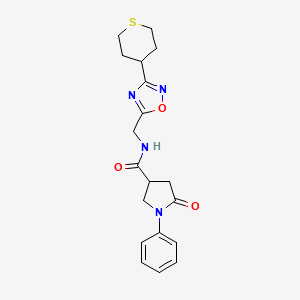 molecular formula C19H22N4O3S B2511688 5-oxo-1-phenyl-N-((3-(tetrahydro-2H-thiopyran-4-yl)-1,2,4-oxadiazol-5-yl)methyl)pyrrolidine-3-carboxamide CAS No. 2034421-31-1