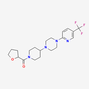 molecular formula C20H27F3N4O2 B2512079 (Tetrahydrofuran-2-yl)(4-(4-(5-(trifluoromethyl)pyridin-2-yl)piperazin-1-yl)piperidin-1-yl)methanone CAS No. 2034235-20-4