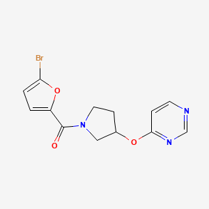 molecular formula C13H12BrN3O3 B2512186 (5-Bromofuran-2-yl)(3-(pyrimidin-4-yloxy)pyrrolidin-1-yl)methanone CAS No. 2034246-65-4