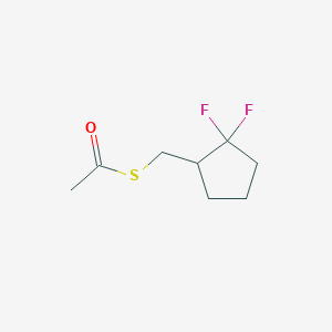 molecular formula C8H12F2OS B2513060 1-{[(2,2-Difluorocyclopentyl)methyl]sulfanyl}ethan-1-one CAS No. 1820618-56-1