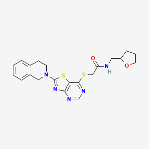 molecular formula C21H23N5O2S2 B2513080 2-((2-(3,4-dihydroisoquinolin-2(1H)-yl)thiazolo[4,5-d]pyrimidin-7-yl)thio)-N-((tetrahydrofuran-2-yl)methyl)acetamide CAS No. 1189909-64-5