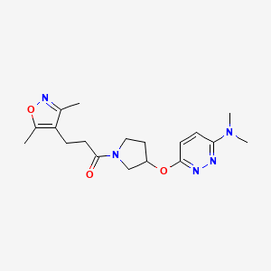 molecular formula C18H25N5O3 B2513484 1-(3-((6-(二甲氨基)哒嗪-3-基)氧代)吡咯烷-1-基)-3-(3,5-二甲基异恶唑-4-基)丙-1-酮 CAS No. 2034446-82-5
