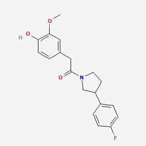1-(3-(4-Fluorophenyl)pyrrolidin-1-yl)-2-(4-hydroxy-3-methoxyphenyl)ethanone