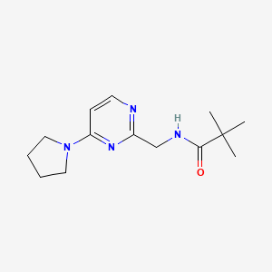 molecular formula C14H22N4O B2514518 N-((4-(吡咯烷-1-基)嘧啶-2-基)甲基)叔丁酰胺 CAS No. 1797291-35-0