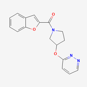 molecular formula C17H15N3O3 B2514802 Benzofuran-2-yl(3-(pyridazin-3-yloxy)pyrrolidin-1-yl)methanone CAS No. 2034500-79-1