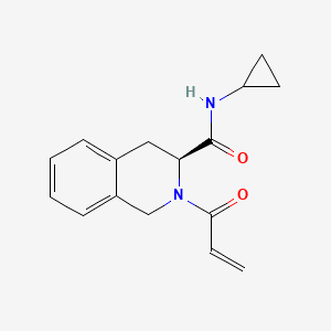 molecular formula C16H18N2O2 B2516133 (3S)-N-Cyclopropyl-2-prop-2-enoyl-3,4-dihydro-1H-isoquinoline-3-carboxamide CAS No. 2305177-72-2