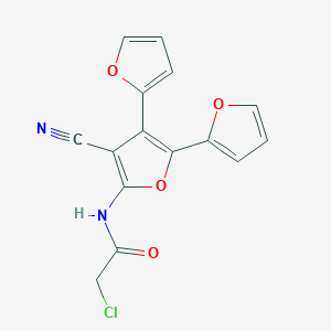 molecular formula C15H9ClN2O4 B2516292 2-chloro-N-[3-cyano-4,5-bis(furan-2-yl)furan-2-yl]acetamide CAS No. 554404-36-3