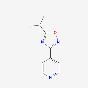 molecular formula C10H11N3O B2516311 5-Isopropyl-3-(pyridin-4-yl)-1,2,4-oxadiazole CAS No. 102189-77-5