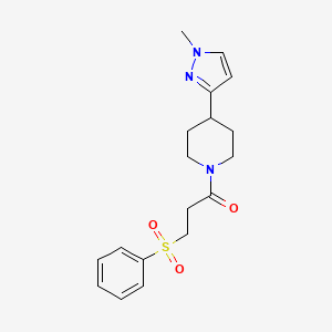 molecular formula C18H23N3O3S B2516544 1-(4-(1-methyl-1H-pyrazol-3-yl)piperidin-1-yl)-3-(phenylsulfonyl)propan-1-one CAS No. 2034555-24-1