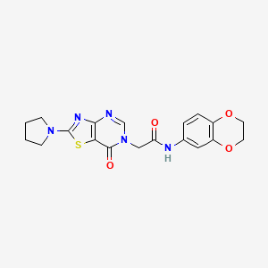 molecular formula C19H19N5O4S B2516770 N-(2,3-dihydrobenzo[b][1,4]dioxin-6-yl)-2-(7-oxo-2-(pyrrolidin-1-yl)thiazolo[4,5-d]pyrimidin-6(7H)-yl)acetamide CAS No. 1223771-07-0