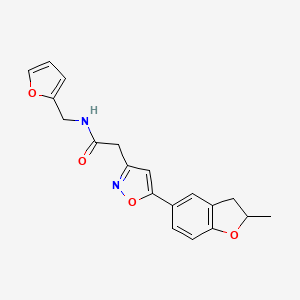 molecular formula C19H18N2O4 B2516789 N-(呋喃-2-基甲基)-2-(5-(2-甲基-2,3-二氢苯并呋喃-5-基)异恶唑-3-基)乙酰胺 CAS No. 1171568-57-2