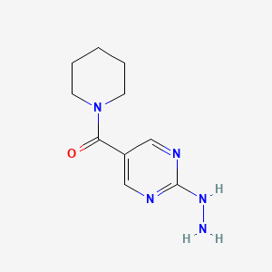 molecular formula C10H15N5O B2516873 2-肼嗪基-5-(哌啶-1-基羰基)嘧啶 CAS No. 1710661-65-6