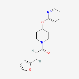 molecular formula C17H18N2O3 B2516952 (E)-3-(呋喃-2-基)-1-(4-(吡啶-2-氧基)哌啶-1-基)丙-2-烯-1-酮 CAS No. 1428382-23-3