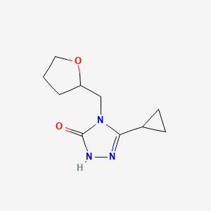 molecular formula C10H15N3O2 B2518359 3-环丙基-4-[(氧杂环己烷-2-基)甲基]-4,5-二氢-1H-1,2,4-三唑-5-酮 CAS No. 2199385-13-0