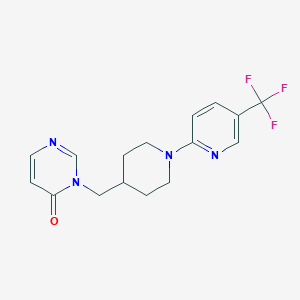 B2518401 3-({1-[5-(Trifluoromethyl)pyridin-2-yl]piperidin-4-yl}methyl)-3,4-dihydropyrimidin-4-one CAS No. 2199386-01-9