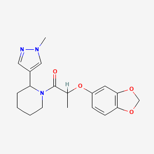 molecular formula C19H23N3O4 B2518621 2-(2H-1,3-苯并二氧杂环-5-氧基)-1-[2-(1-甲基-1H-吡唑-4-基)哌啶-1-基]丙烷-1-酮 CAS No. 2097897-50-0