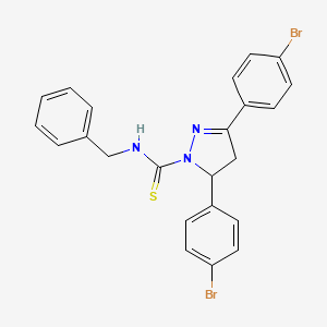 molecular formula C23H19Br2N3S B2518751 N-benzyl-3,5-bis(4-bromophenyl)-4,5-dihydro-1H-pyrazole-1-carbothioamide CAS No. 394229-89-1