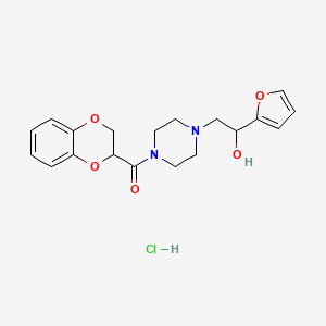 (2,3-Dihydrobenzo[b][1,4]dioxin-2-yl)(4-(2-(furan-2-yl)-2-hydroxyethyl)piperazin-1-yl)methanone hydrochloride