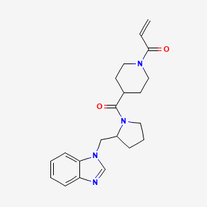 1-[4-[2-(Benzimidazol-1-ylmethyl)pyrrolidine-1-carbonyl]piperidin-1-yl]prop-2-en-1-one