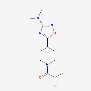 2-Chloro-1-[4-[3-(dimethylamino)-1,2,4-oxadiazol-5-yl]piperidin-1-yl]propan-1-one