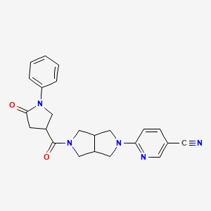 molecular formula C23H23N5O2 B2521197 6-[5-(5-Oxo-1-phenylpyrrolidine-3-carbonyl)-1,3,3a,4,6,6a-hexahydropyrrolo[3,4-c]pyrrol-2-yl]pyridine-3-carbonitrile CAS No. 2415582-96-4