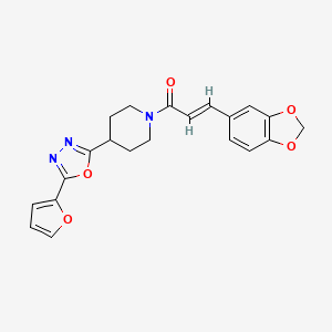 (E)-3-(benzo[d][1,3]dioxol-5-yl)-1-(4-(5-(furan-2-yl)-1,3,4-oxadiazol-2-yl)piperidin-1-yl)prop-2-en-1-one