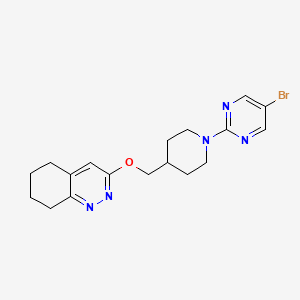 molecular formula C18H22BrN5O B2522432 3-((1-(5-Bromopyrimidin-2-yl)piperidin-4-yl)methoxy)-5,6,7,8-tetrahydrocinnoline CAS No. 2319804-90-3