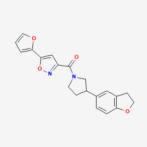 molecular formula C20H18N2O4 B2522626 3-[3-(2,3-Dihydro-1-benzofuran-5-yl)pyrrolidine-1-carbonyl]-5-(furan-2-yl)-1,2-oxazole CAS No. 2097896-49-4