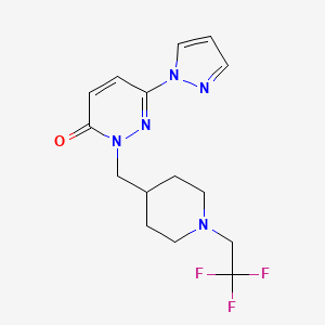 molecular formula C15H18F3N5O B2522830 6-(1H-吡唑-1-基)-2-{[1-(2,2,2-三氟乙基)哌啶-4-基]甲基}-2,3-二氢哒嗪-3-酮 CAS No. 2097933-55-4