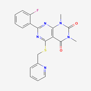 7-(2-Fluorophenyl)-1,3-dimethyl-5-(pyridin-2-ylmethylsulfanyl)pyrimido[4,5-d]pyrimidine-2,4-dione