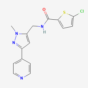molecular formula C15H13ClN4OS B2522889 5-Chloro-N-[(2-methyl-5-pyridin-4-ylpyrazol-3-yl)methyl]thiophene-2-carboxamide CAS No. 2320458-43-1