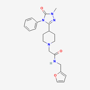 molecular formula C21H25N5O3 B2523481 N-(呋喃-2-基甲基)-2-(4-(1-甲基-5-氧代-4-苯基-4,5-二氢-1H-1,2,4-三唑-3-基)哌啶-1-基)乙酰胺 CAS No. 1396815-26-1