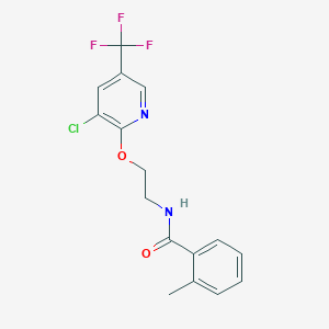 molecular formula C16H14ClF3N2O2 B2523653 N-(2-{[3-クロロ-5-(トリフルオロメチル)ピリジン-2-イル]オキシ}エチル)-2-メチルベンザミド CAS No. 1407543-80-9