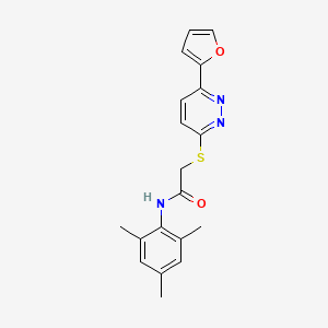 molecular formula C19H19N3O2S B2523743 2-((6-(Furan-2-yl)pyridazin-3-yl)thio)-N-Mesitylacetamid CAS No. 872723-40-5