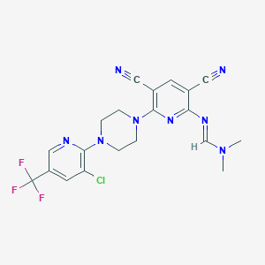 molecular formula C20H18ClF3N8 B2524294 (E)-N'-(6-{4-[3-クロロ-5-(トリフルオロメチル)ピリジン-2-イル]ピペラジン-1-イル}-3,5-ジシアノピリジン-2-イル)-N,N-ジメチルメタニムイミド CAS No. 338794-98-2