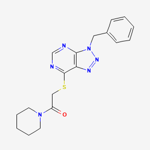 molecular formula C18H20N6OS B2525055 2-((3-benzyl-3H-[1,2,3]triazolo[4,5-d]pyrimidin-7-yl)thio)-1-(piperidin-1-yl)ethanone CAS No. 863452-65-7
