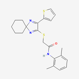 molecular formula C22H25N3OS2 B2525573 N-(2,6-二甲基苯基)-2-((3-(噻吩-2-基)-1,4-二氮杂螺[4.5]癸-1,3-二烯-2-基)硫)乙酰胺 CAS No. 1223787-94-7