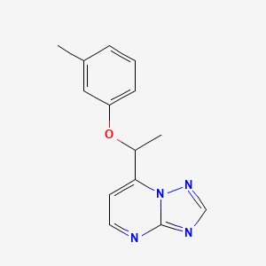 molecular formula C14H14N4O B2525783 7-[1-(3-メチルフェノキシ)エチル][1,2,4]トリアゾロ[1,5-a]ピリミジン CAS No. 306979-57-7