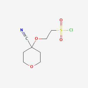 molecular formula C8H12ClNO4S B2526596 2-[(4-氰基氧杂环-4-基)氧基]乙烷-1-磺酰氯 CAS No. 2092804-37-8