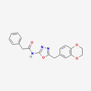 molecular formula C19H17N3O4 B2528881 N-(5-((2,3-dihydrobenzo[b][1,4]dioxin-6-yl)methyl)-1,3,4-oxadiazol-2-yl)-2-phenylacetamide CAS No. 921990-23-0