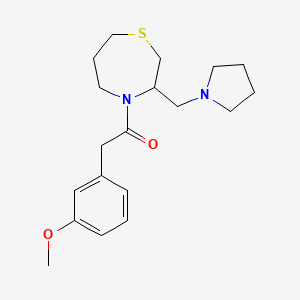 molecular formula C19H28N2O2S B2529836 2-(3-甲氧基苯基)-1-(3-(吡咯烷-1-基甲基)-1,4-噻吩环-4-基)乙酮 CAS No. 1421516-22-4