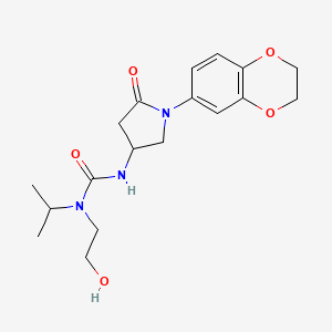molecular formula C18H25N3O5 B2530565 3-(1-(2,3-Dihydrobenzo[b][1,4]dioxin-6-yl)-5-oxopyrrolidin-3-yl)-1-(2-hydroxyethyl)-1-isopropylurea CAS No. 894036-25-0