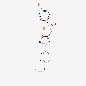 molecular formula C18H17BrN2O4S B2530615 5-(((4-Bromophenyl)sulfonyl)methyl)-3-(4-isopropoxyphenyl)-1,2,4-oxadiazole CAS No. 1105206-56-1