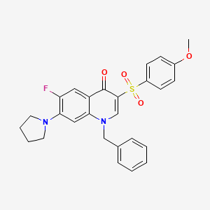 molecular formula C27H25FN2O4S B2530675 1-benzyl-6-fluoro-3-((4-methoxyphenyl)sulfonyl)-7-(pyrrolidin-1-yl)quinolin-4(1H)-one CAS No. 892774-57-1