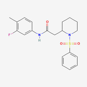 molecular formula C20H23FN2O3S B2531605 2-[1-(ベンゼンスルホニル)ピペリジン-2-イル]-N-(3-フルオロ-4-メチルフェニル)アセトアミド CAS No. 1021118-19-3