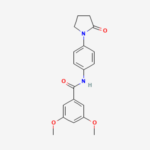 molecular formula C19H20N2O4 B2532627 3,5-dimetoxi-N-[4-(2-oxopirrolidin-1-il)fenil]benzamida CAS No. 922885-21-0